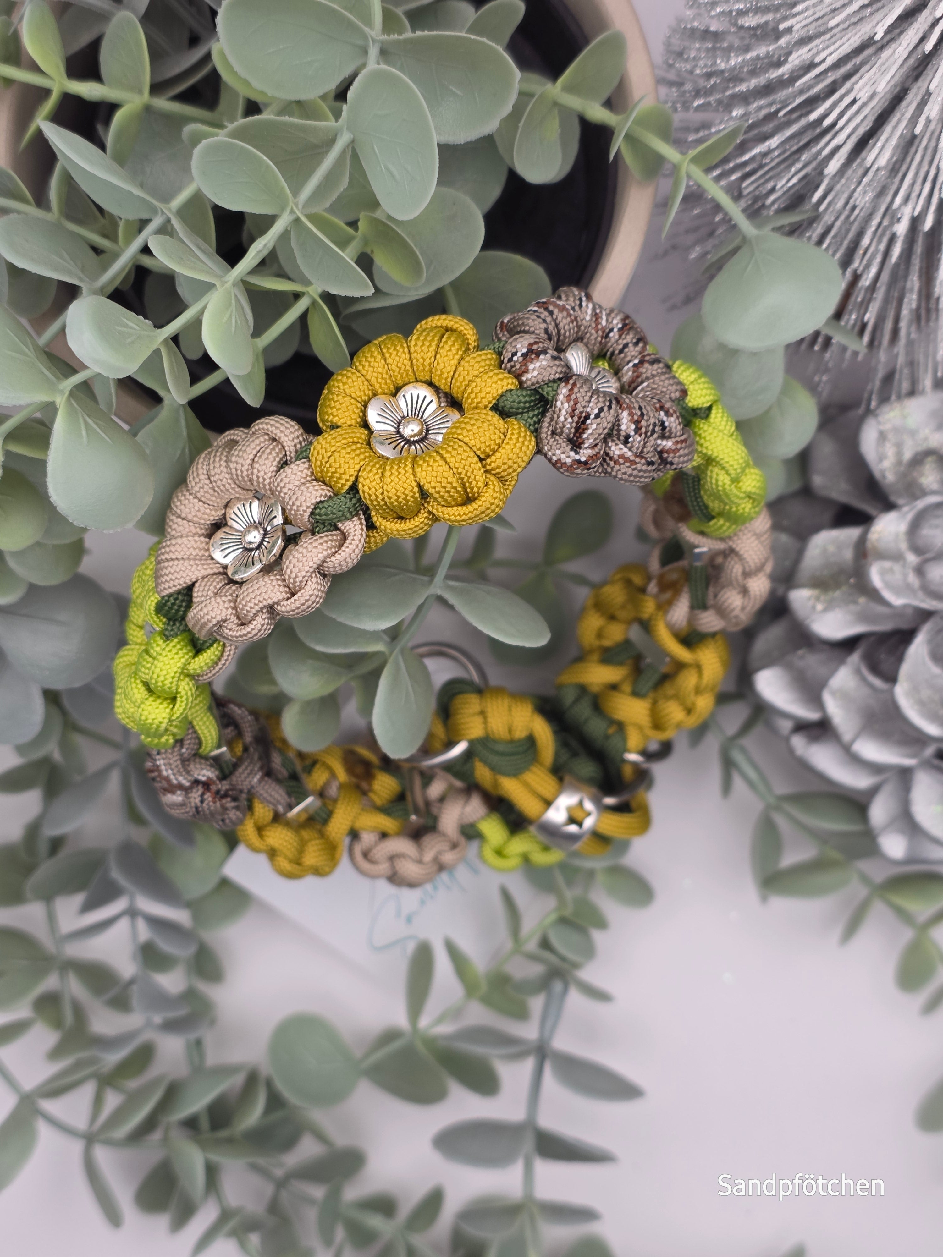 Paracord Blumenhalsband 32cm